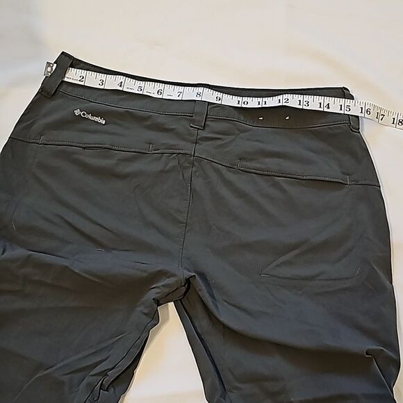 Columbia Black Cropped Bermuda Hiking Shorts 6 - Picture 3 of 9